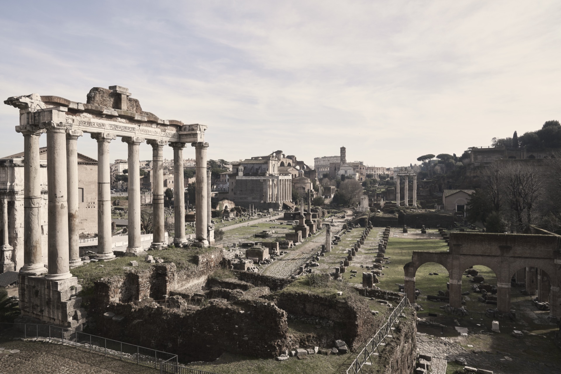 Rome’s Ancient Wonders: Colosseum, Forum & Palatine Hill [en]